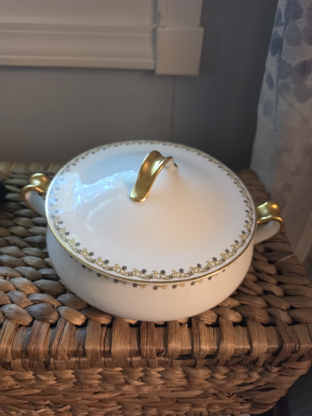 Haviland White Porcelain Lidded Serving Bowl with Gold Trim 8" Across